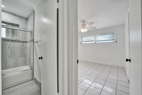 Casa en venta en Hollywood, Florida, 3 dormitorios, 147.25 m2 № 1162092 - foto 3
