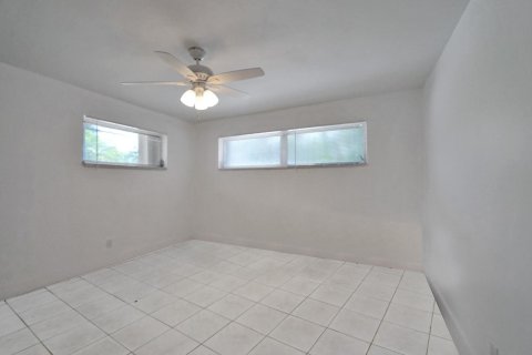 House in Hollywood, Florida 3 bedrooms, 147.25 sq.m. № 1162092 - photo 2