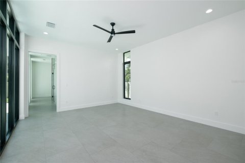 Casa en venta en Tampa, Florida, 5 dormitorios, 353.03 m2 № 1336581 - foto 11