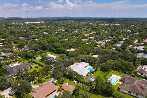 Villa ou maison à vendre à Pinecrest, Floride: 5 chambres, 482.81 m2 № 739820 - photo 11