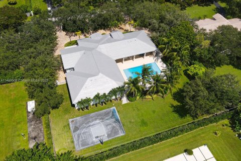 Villa ou maison à vendre à Pinecrest, Floride: 5 chambres, 482.81 m2 № 739820 - photo 10