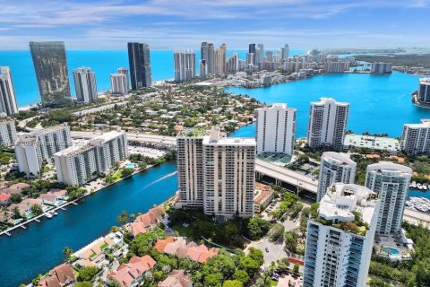 Condo in Aventura, Florida, 2 bedrooms  № 1321670 - photo 1