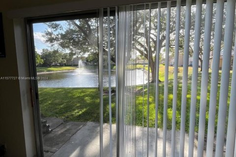 Copropriété à vendre à Coral Springs, Floride: 2 chambres, 71.35 m2 № 1150894 - photo 3