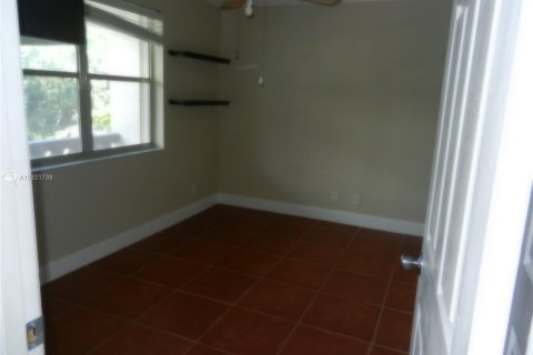 Condominio en venta en Tamarac, Florida, 2 dormitorios, 76.37 m2 № 1176940 - foto 3