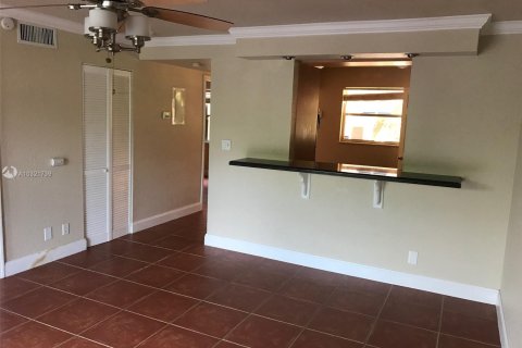 Condominio en venta en Tamarac, Florida, 2 dormitorios, 76.37 m2 № 1176940 - foto 7