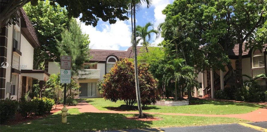 Condominio en Tamarac, Florida, 2 dormitorios  № 1176940