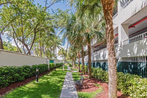 Condo in Fort Lauderdale, Florida, 3 bedrooms  № 1160309 - photo 4