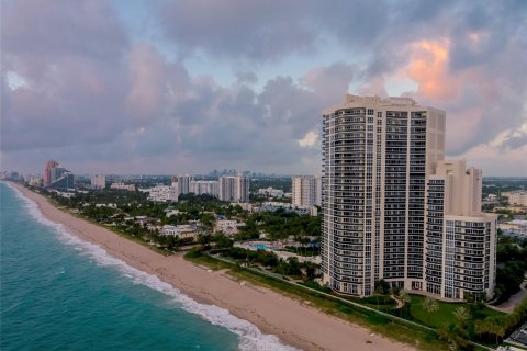 Condo in Fort Lauderdale, Florida, 3 bedrooms  № 1160309 - photo 25