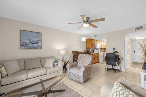 Condo in Ormond Beach, Florida, 2 bedrooms  № 1359251 - photo 12