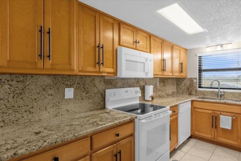 Condo in Ormond Beach, Florida, 2 bedrooms  № 1359251 - photo 5