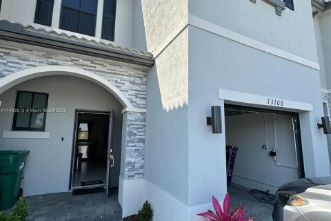 Townhouse in Miami, Florida 3 bedrooms, 183.95 sq.m. № 848855 - photo 4