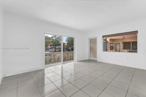 Condo in Miami Beach, Florida, 1 bedroom  № 1146858 - photo 4