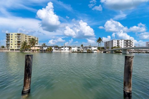 Condo in Miami Beach, Florida, 1 bedroom  № 1146858 - photo 10