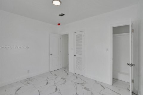 Villa ou maison à vendre à Biscayne Park, Floride: 6 chambres, 219.62 m2 № 1146859 - photo 27