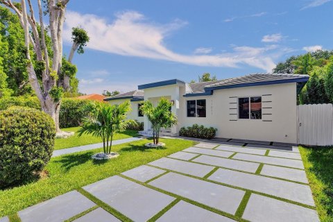 Villa ou maison à vendre à Biscayne Park, Floride: 6 chambres, 219.62 m2 № 1146859 - photo 3