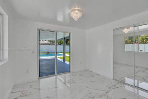 Villa ou maison à vendre à Biscayne Park, Floride: 6 chambres, 219.62 m2 № 1146859 - photo 29