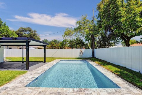 Villa ou maison à vendre à Biscayne Park, Floride: 6 chambres, 219.62 m2 № 1146859 - photo 5