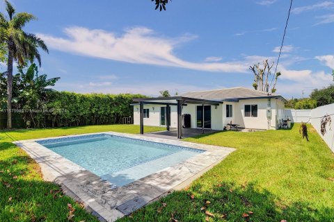 Villa ou maison à vendre à Biscayne Park, Floride: 6 chambres, 219.62 m2 № 1146859 - photo 6