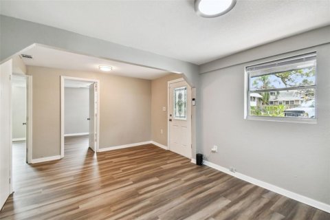 Immobilier commercial à vendre à Tampa, Floride: 4 chambres, 174.66 m2 № 1274437 - photo 5