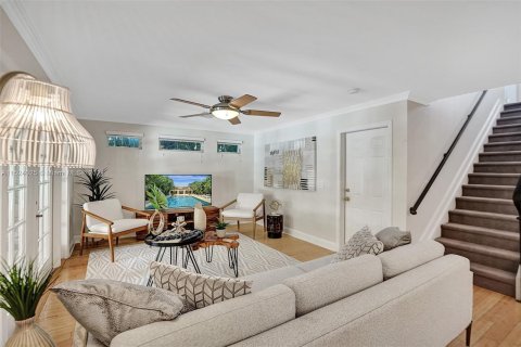 Casa en venta en Wilton Manors, Florida, 3 dormitorios, 148.27 m2 № 983541 - foto 15