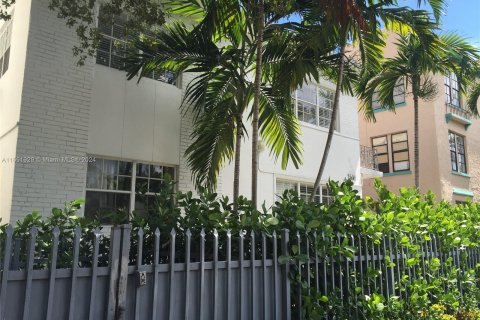 Condo in Miami Beach, Florida, 1 bedroom  № 1345273 - photo 1