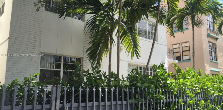 Condo in Miami Beach, Florida, 1 bedroom  № 1345273