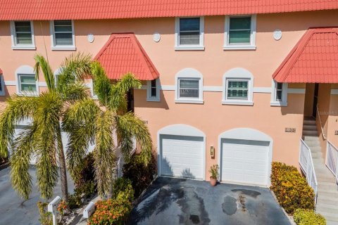 Townhouse in Treasure Island, Florida 2 bedrooms, 117.06 sq.m. № 1302394 - photo 26