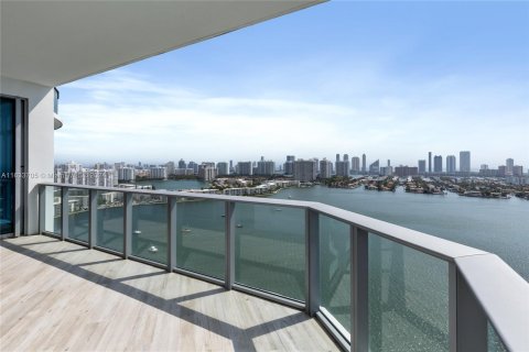 Condo in North Miami Beach, Florida, 3 bedrooms  № 1305485 - photo 2