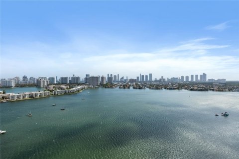 Condominio en venta en North Miami Beach, Florida, 3 dormitorios, 206.15 m2 № 1305485 - foto 10