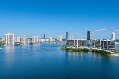 Condominio en venta en Aventura, Florida, 4 dormitorios, 327.39 m2 № 1097259 - foto 1