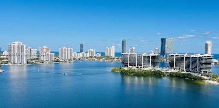 Condominio en Aventura, Florida, 4 dormitorios  № 1097259