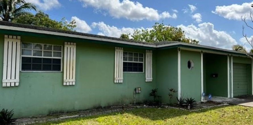 House in Lauderdale Lakes, Florida 3 bedrooms, 119.57 sq.m. № 1118221