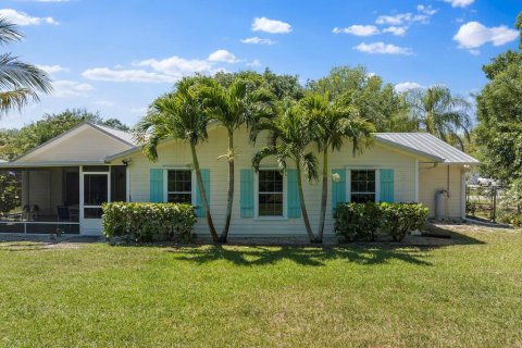 House in Vero Beach, Florida 3 bedrooms, 187.85 sq.m. № 1118220 - photo 9