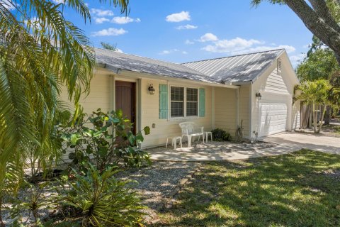 House in Vero Beach, Florida 3 bedrooms, 187.85 sq.m. № 1118220 - photo 6