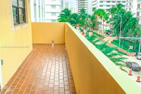 Condo in Miami Beach, Florida, 2 bedrooms  № 1183886 - photo 7