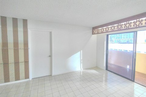 Condo in Miami Beach, Florida, 2 bedrooms  № 1183886 - photo 13