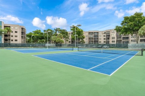 Condo in Pembroke Pines, Florida, 1 bedroom  № 1183882 - photo 17