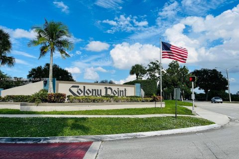 Condo in Pembroke Pines, Florida, 1 bedroom  № 1183882 - photo 1