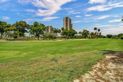 Adosado en venta en Aventura, Florida, 2 dormitorios, 143.26 m2 № 1351732 - foto 16