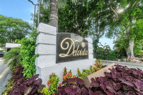 Adosado en venta en Aventura, Florida, 2 dormitorios, 143.26 m2 № 1351732 - foto 1