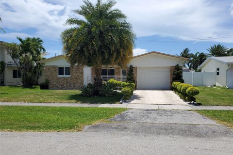 Villa ou maison à vendre à Dania Beach, Floride: 3 chambres, 137.31 m2 № 968038 - photo 2