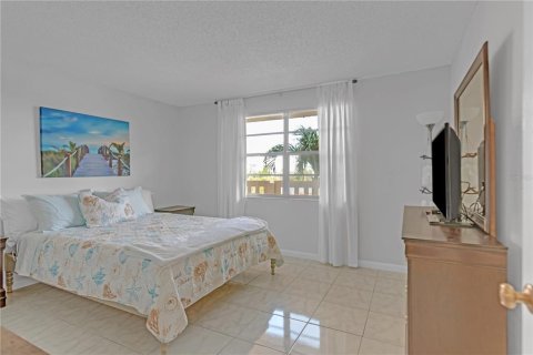 Condo in Dania Beach, Florida, 2 bedrooms  № 982839 - photo 23