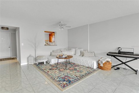 Condo in Dania Beach, Florida, 2 bedrooms  № 982839 - photo 6