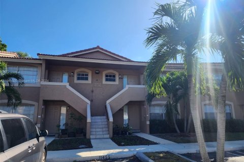 Condo in Coral Springs, Florida, 2 bedrooms  № 1375563 - photo 1