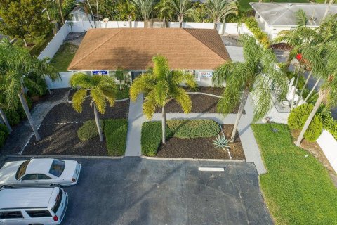 Propiedad comercial en venta en Palm Springs, Florida № 1175135 - foto 4