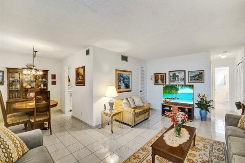 Купить кондоминиум в Холливуд, Флорида 1 спальня, 78.97м2, № 993586 - фото 3