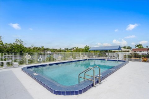 Condo in South Palm Beach, Florida, 2 bedrooms  № 959337 - photo 5