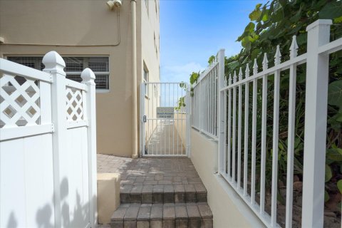 Copropriété à vendre à South Palm Beach, Floride: 2 chambres, 100.06 m2 № 959337 - photo 3