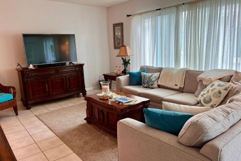 Condo in South Palm Beach, Florida, 2 bedrooms  № 959337 - photo 17