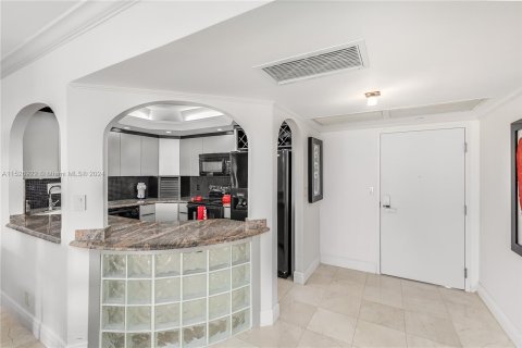 Condo in Miami Beach, Florida, 2 bedrooms  № 991041 - photo 13